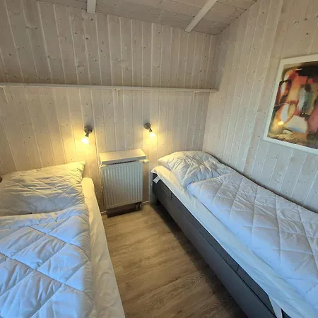 Semesterbostad Strandpark 29 Lenste