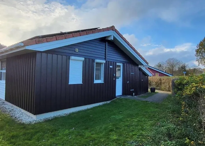 Semesterbostad Strandpark 29 Lenste