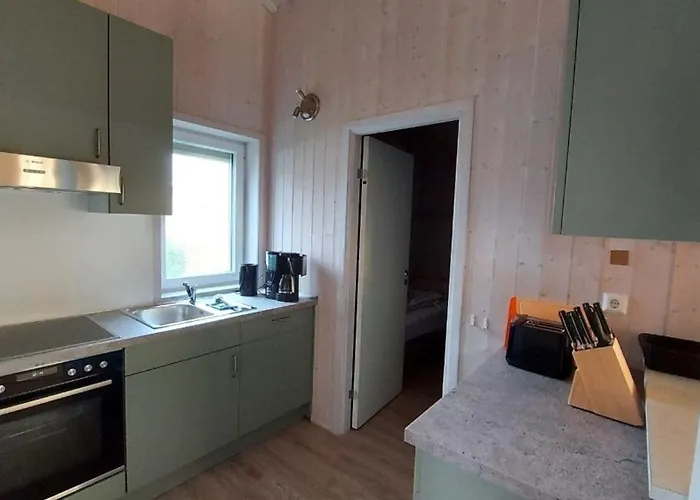 Semesterbostad Strandpark 29 Lenste